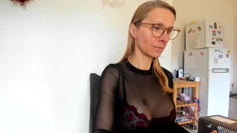 LOVELY JULIA  Peter DAY online show from March 29, 2026, 7:52 am