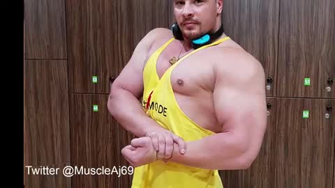 Snapshot of muscleaj69 chatting on December 22, 2024, 6:37 pm AJ online show from December 22, 2024, 6:37 pm