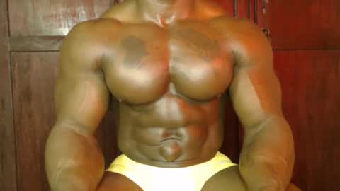 Snapshot of musclegodsammy23 chatting on October 21, 2025, 1:06 am musclegod23 online show from October 21, 2025, 1:06 am