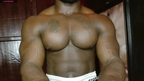 musclegod23 online show from April 15, 2026, 2:51 am
