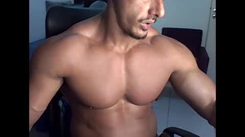 Snapshot of muscleoss chatting on November 18, 2025, 11:37 pm muscleoss online show from November 18, 2025, 11:37 pm