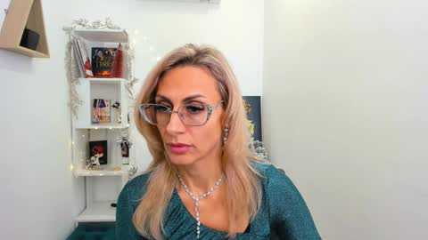 Snapshot of museofstage chatting on December 27, 2024, 10:55 am Diana online show from December 27, 2024, 10:55 am