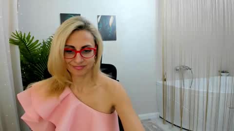 Snapshot of museofstage chatting on March 2, 2025, 11:29 am Diana online show from March 2, 2025, 11:29 am