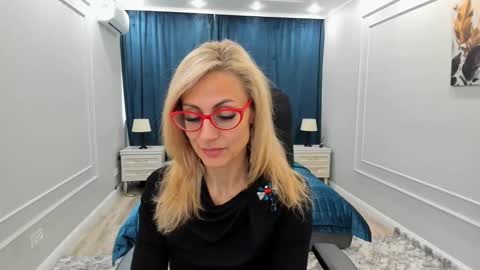 Snapshot of museofstage chatting on March 12, 2025, 11:31 am Diana online show from March 12, 2025, 11:31 am