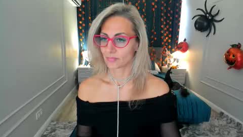 Snapshot of museofstage chatting on October 10, 2025, 11:31 am Diana online show from October 10, 2025, 11:31 am