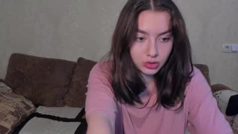 Snapshot of muuur_fam chatting on October 24, 2025, 8:16 pm HEY online show from October 24, 2025, 8:16 pm