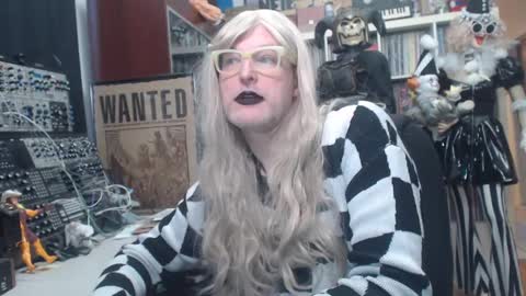 Snapshot of muziknerd chatting on January 2, 2025, 9:50 pm Muziknerd online show from January 2, 2025, 9:50 pm