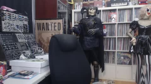 Muziknerd online show from May 3, 2026, 5:13 am