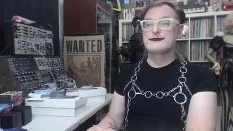 Muziknerd online show from May 16, 2026, 3:47 am