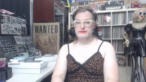 Muziknerd online show from May 17, 2026, 6:11 am