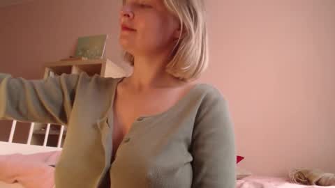 Snapshot of my_hannah chatting on September 15, 2025, 2:28 pm Hannah welcome online show from September 15, 2025, 2:28 pm