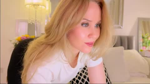 Snapshot of myassistant chatting on February 16, 2025, 12:19 am Mya-be Yours P online show from February 16, 2025, 12:19 am