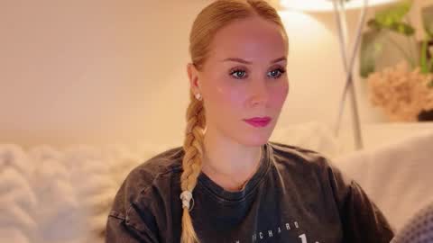 Snapshot of myassistant chatting on September 15, 2025, 7:36 pm Mya-be Yours P online show from September 15, 2025, 7:36 pm