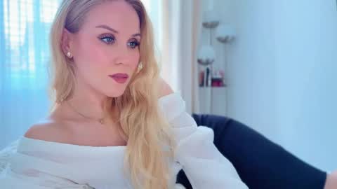 Snapshot of myassistant chatting on September 19, 2025, 4:40 pm Mya-be Yours P online show from September 19, 2025, 4:40 pm