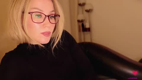 Snapshot of myassistant chatting on November 1, 2025, 10:45 pm Mya-be Yours P online show from November 1, 2025, 10:45 pm