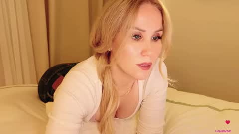 Snapshot of myassistant chatting on November 2, 2025, 9:28 pm Mya-be Yours P online show from November 2, 2025, 9:28 pm