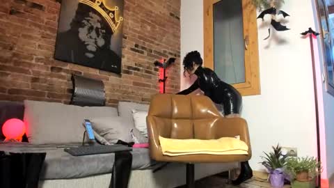 Snapshot of mydoc_lolac chatting on October 18, 2025, 10:10 pm Lola online show from October 18, 2025, 10:10 pm