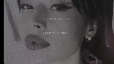 Lola online show from November 28, 2025, 9:28 pm