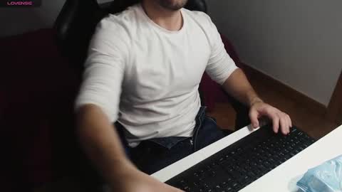 Snapshot of myhairymacho chatting on March 9, 2025, 1:35 am Juan OF myhairymacho online show from March 9, 2025, 1:35 am