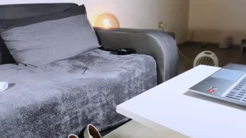 Snapshot of mylegsonheels chatting on February 26, 2025, 12:38 am Anda online show from February 26, 2025, 12:38 am