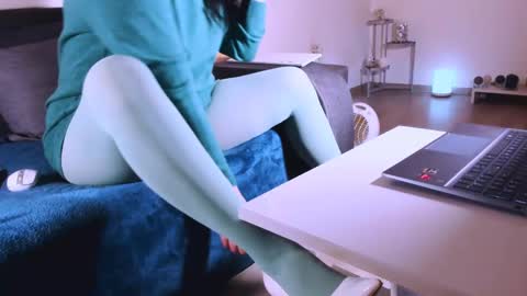 Snapshot of mylegsonheels chatting on March 6, 2025, 10:15 pm Anda online show from March 6, 2025, 10:15 pm