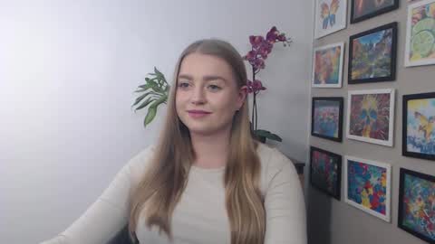 Snapshot of mysteryericax chatting on December 3, 2024, 4:17 pm Erica online show from December 3, 2024, 4:17 pm