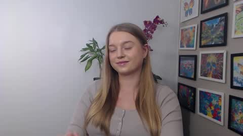 Snapshot of mysteryericax chatting on December 4, 2024, 12:03 pm Erica online show from December 4, 2024, 12:03 pm