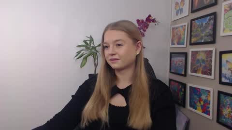 Snapshot of mysteryericax chatting on December 5, 2024, 9:06 am Erica online show from December 5, 2024, 9:06 am