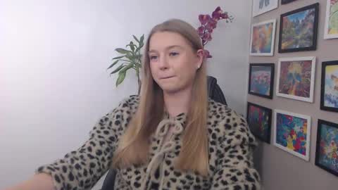 Snapshot of mysteryericax chatting on December 10, 2024, 10:17 am Erica online show from December 10, 2024, 10:17 am