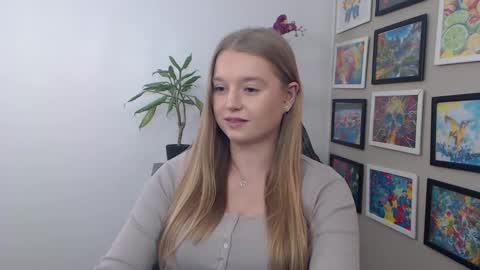 Snapshot of mysteryericax chatting on December 13, 2024, 1:12 pm Erica online show from December 13, 2024, 1:12 pm