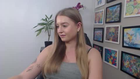 Snapshot of mysteryericax chatting on December 16, 2024, 2:16 pm Erica online show from December 16, 2024, 2:16 pm