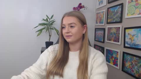 Snapshot of mysteryericax chatting on December 18, 2024, 12:07 pm Erica online show from December 18, 2024, 12:07 pm