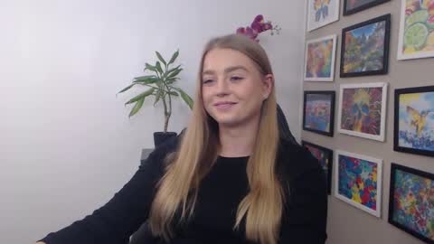 Snapshot of mysteryericax chatting on December 20, 2024, 1:00 pm Erica online show from December 20, 2024, 1:00 pm