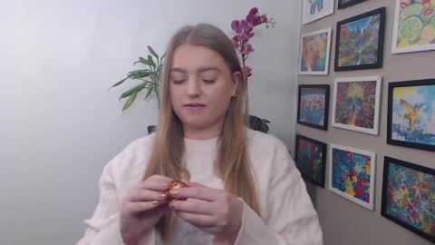 Snapshot of mysteryericax chatting on December 28, 2024, 11:41 am Erica online show from December 28, 2024, 11:41 am