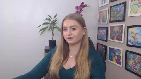 Snapshot of mysteryericax chatting on January 8, 2025, 9:42 am Erica online show from January 8, 2025, 9:42 am