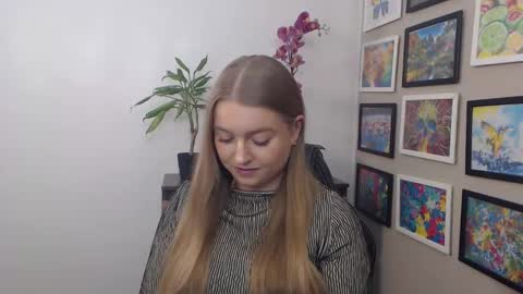 Snapshot of mysteryericax chatting on January 9, 2025, 4:49 pm Erica online show from January 9, 2025, 4:49 pm