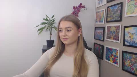 Snapshot of mysteryericax chatting on January 24, 2025, 1:03 pm Erica online show from January 24, 2025, 1:03 pm