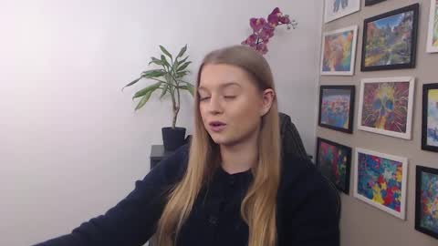 Snapshot of mysteryericax chatting on January 29, 2025, 9:33 am Erica online show from January 29, 2025, 9:33 am