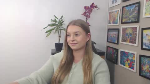 Snapshot of mysteryericax chatting on February 5, 2025, 11:02 am Erica online show from February 5, 2025, 11:02 am