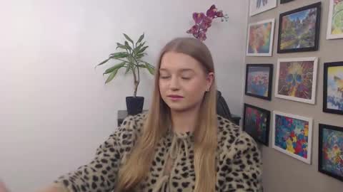 Snapshot of mysteryericax chatting on February 6, 2025, 7:35 am Erica online show from February 6, 2025, 7:35 am