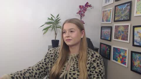 Snapshot of mysteryericax chatting on February 6, 2025, 10:37 am Erica online show from February 6, 2025, 10:37 am