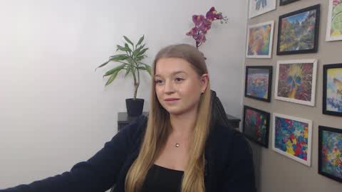 Snapshot of mysteryericax chatting on February 7, 2025, 11:12 am Erica online show from February 7, 2025, 11:12 am