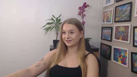 Snapshot of mysteryericax chatting on February 26, 2025, 8:15 am Erica online show from February 26, 2025, 8:15 am