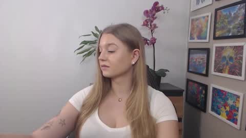 Snapshot of mysteryericax chatting on March 11, 2025, 8:20 am Erica online show from March 11, 2025, 8:20 am