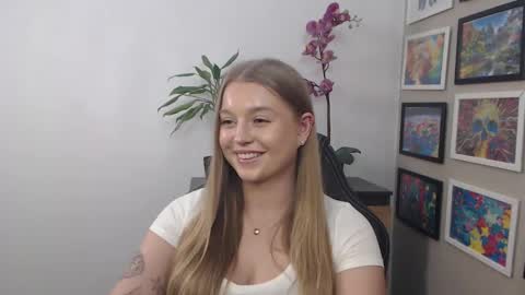 Snapshot of mysteryericax chatting on March 11, 2025, 11:23 am Erica online show from March 11, 2025, 11:23 am