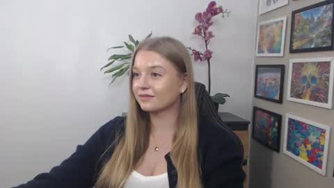 Snapshot of mysteryericax chatting on March 11, 2025, 2:29 pm Erica online show from March 11, 2025, 2:29 pm