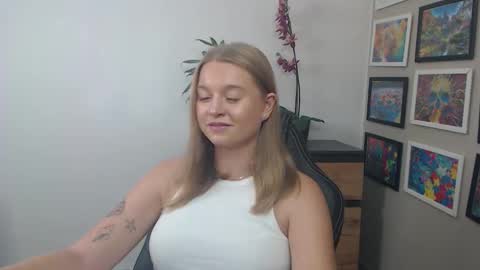 Snapshot of mysteryericax chatting on September 10, 2025, 10:04 am Erica online show from September 10, 2025, 10:04 am