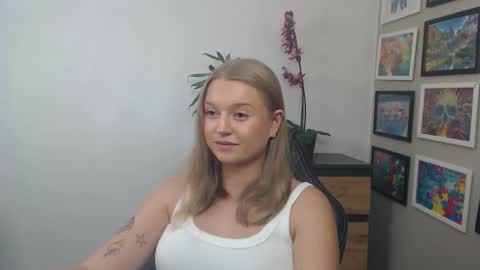 Snapshot of mysteryericax chatting on September 11, 2025, 11:21 am Erica online show from September 11, 2025, 11:21 am