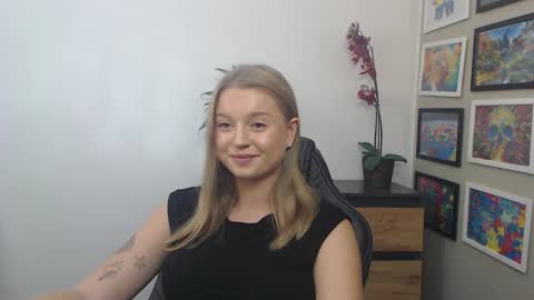 Snapshot of mysteryericax chatting on September 16, 2025, 8:15 am Erica online show from September 16, 2025, 8:15 am