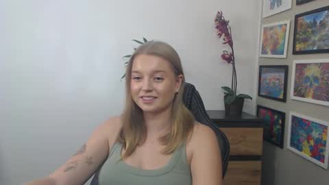 Snapshot of mysteryericax chatting on September 18, 2025, 10:06 am Erica online show from September 18, 2025, 10:06 am